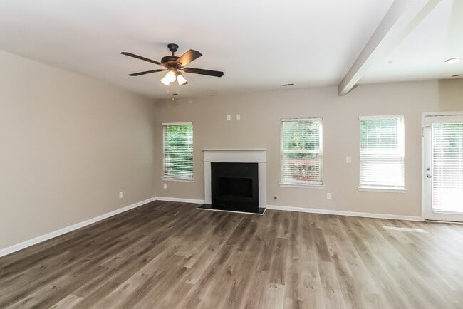 Photo - 490 Dutchview Dr