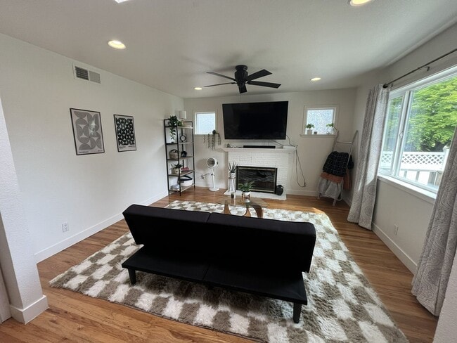 Photo - Charming 3 bedroom, 2 bathroom home for rent in Granite Bay, CA!