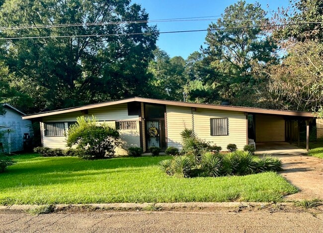 Building Photo - 1063 Capri Cir Rental