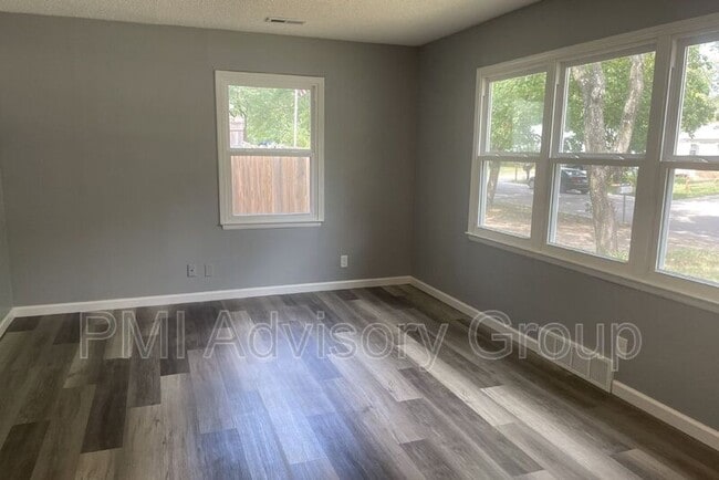 Photo - 2413 SW Mission Ave