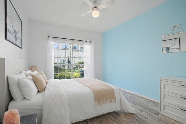 Photo - 3231 Allen Pkwy Unidad 2104