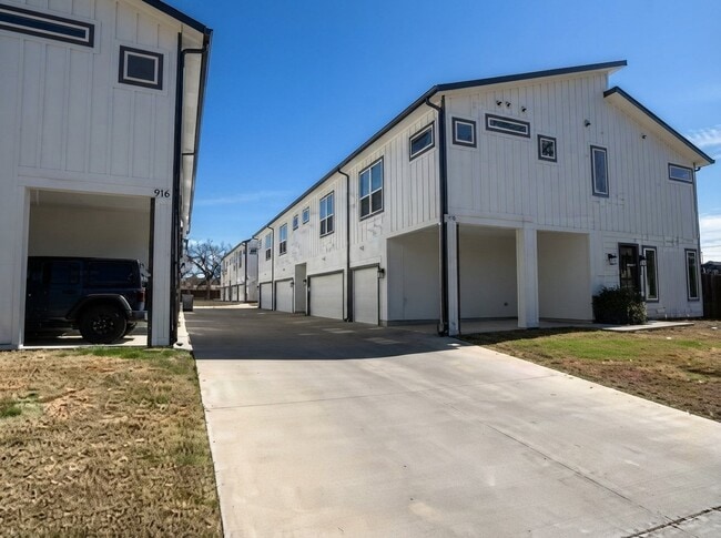 Building Photo - 2112 Shea Rd Unit 203