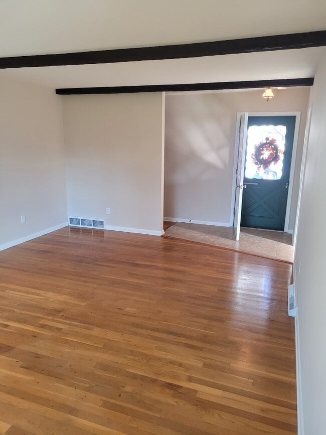 Photo - 2671 Montcalm Rd