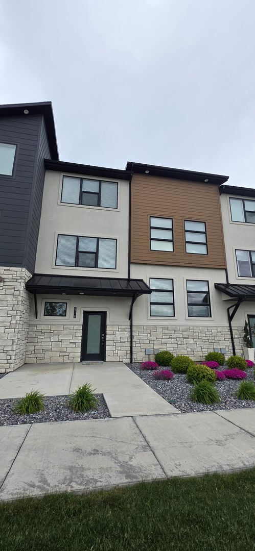Photo - Rockwell Townhome in American Fork - For Rent - 3 Bedroom 2.5 Bath - Pool & Clubhouse