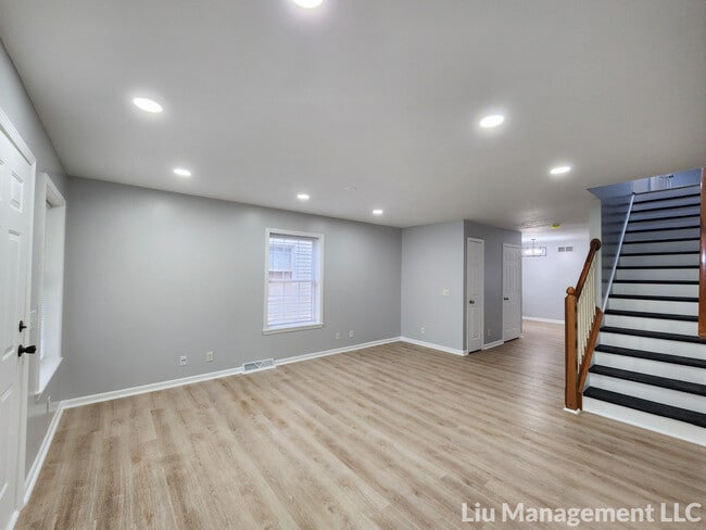 Photo - 1042 N Traub Ave