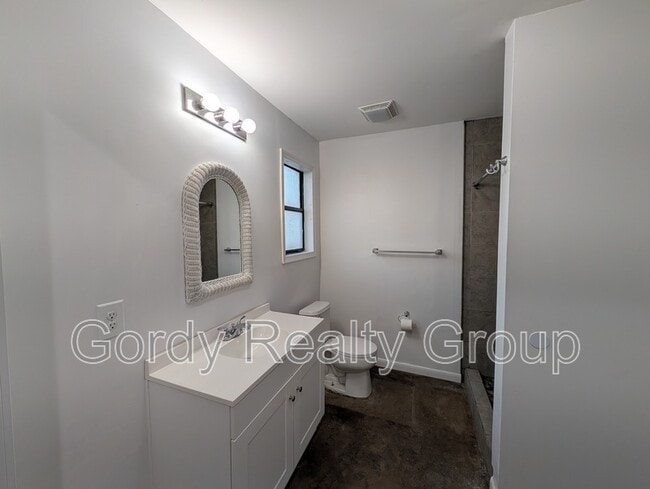 Photo - 2807 Bertram St