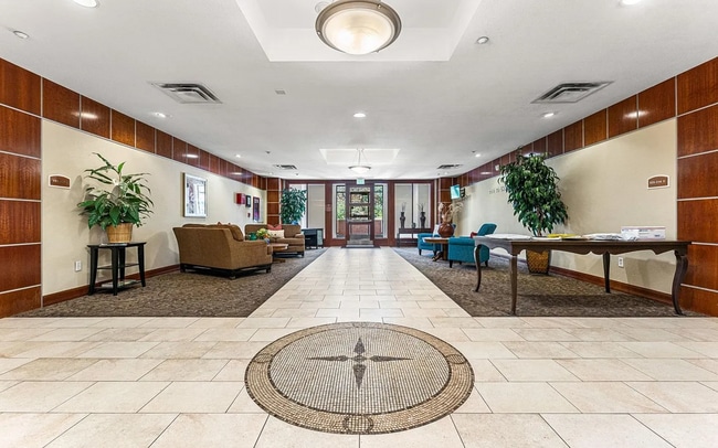 Lobby - 2200 S University Blvd Unidad Observatory Place