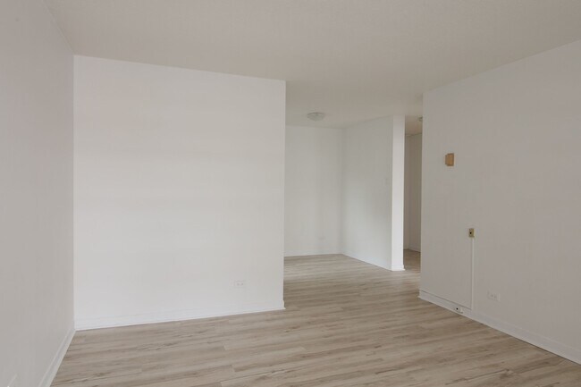 Photo - 1975 Maisonneuve Blvd W Unit 207