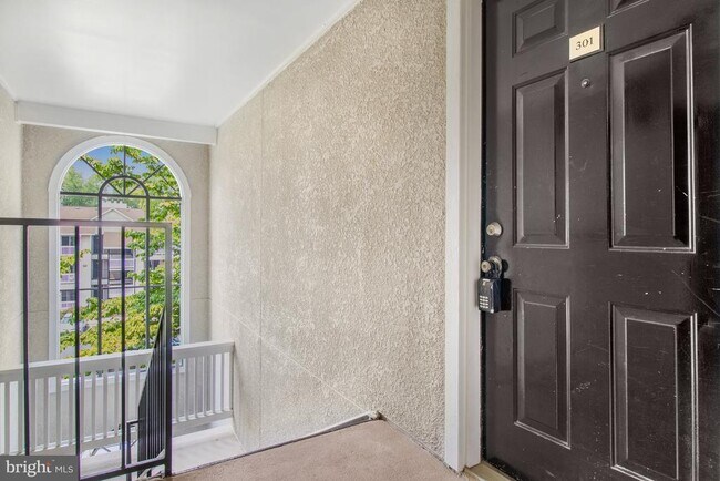 Building Photo - 1535 Lincoln Way Unit 301