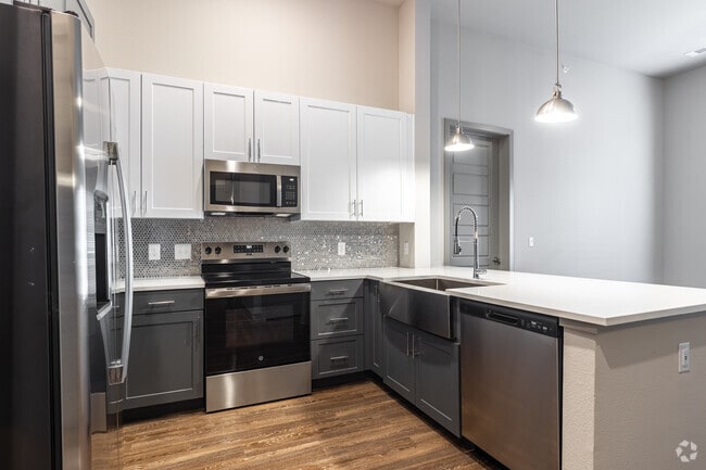 2BR, 2BA - 1,019SF - Kitchen