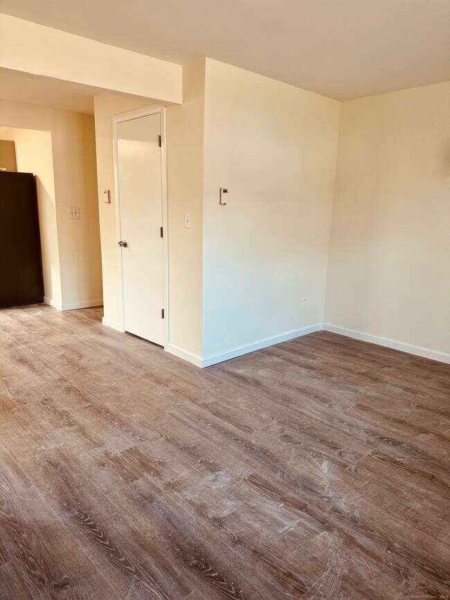 Photo - 202 Allen St Unit #1