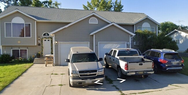 Building Photo - 813 Unit 211