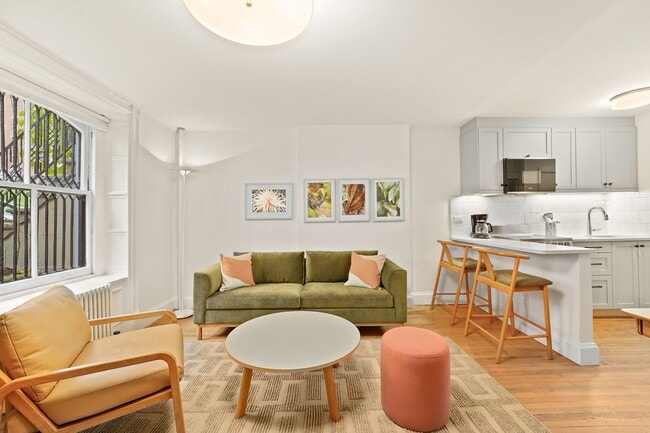 Building Photo - 136 E 92nd St