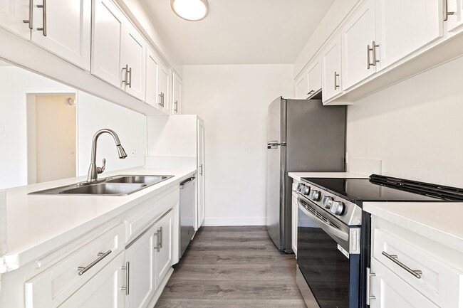 Building Photo - 10535 Lindley Avenue