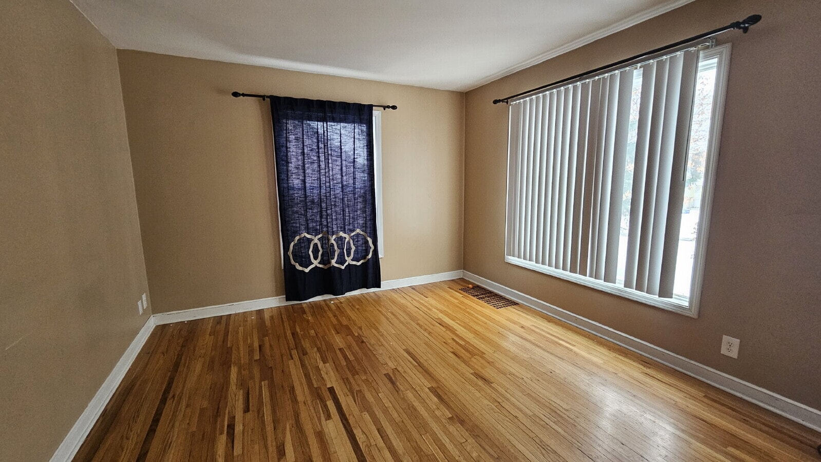 Photo - "Excellent 3-Bedroom Townhouse Retreat in St. Louis Park - 1359 Sq Ft of Comfort!"