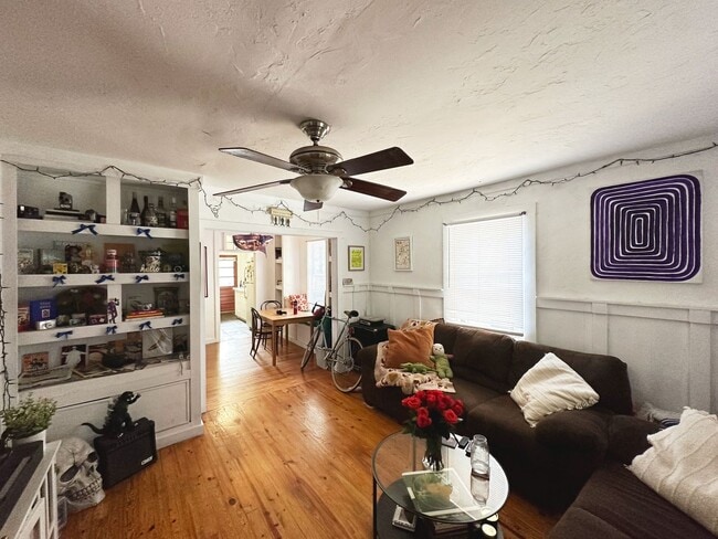 Photo - Lovely 2 Bedroom, 1 Bathroom Home in Fifth...