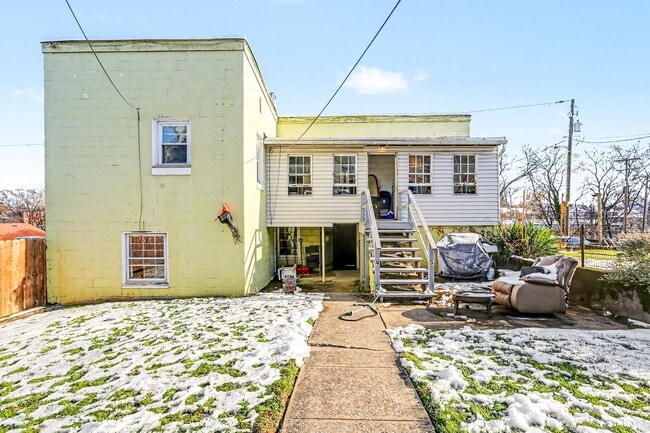 Photo - 626 State St Unit #4