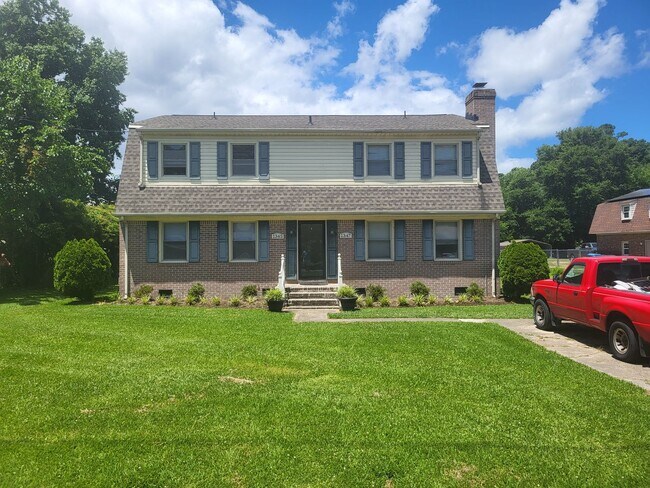 Building Photo - Downs1345-1347 Unit 1345