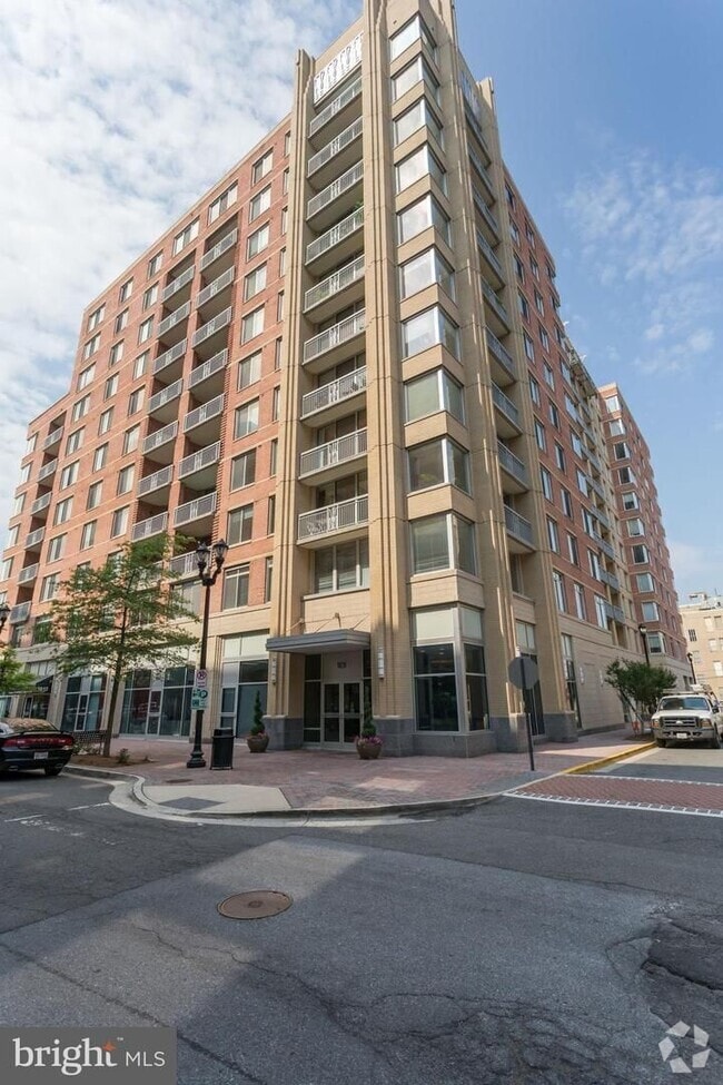 Building Photo - Modern 1BR Condo at The Phoenix with Premi... Unit #1117