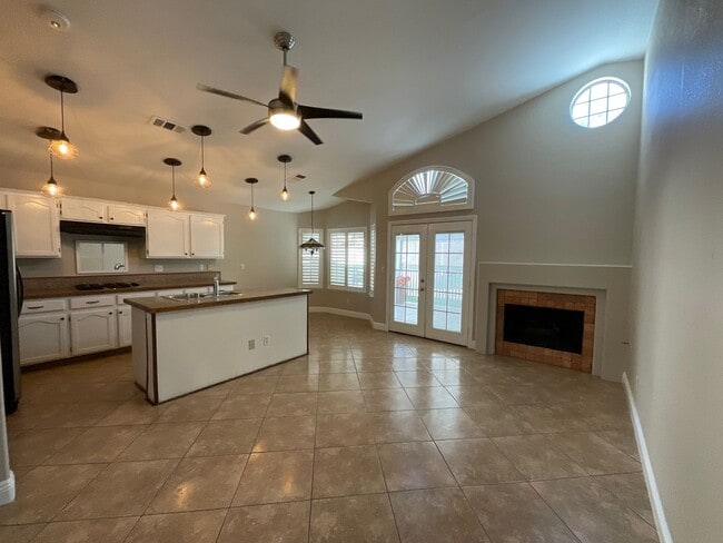 Photo - Great home in the South Shores community 1stroy