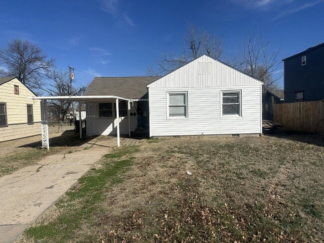 Building Photo - 1421 SW 46th St