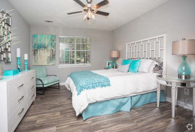 2BR, 2BA - 1,155 SF