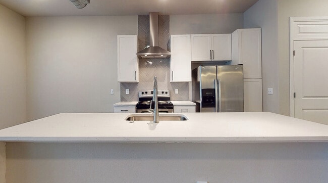 Building Photo - 1 Bedroom Beauty – Get Up to $750 Off Move... Unit BFL Rental