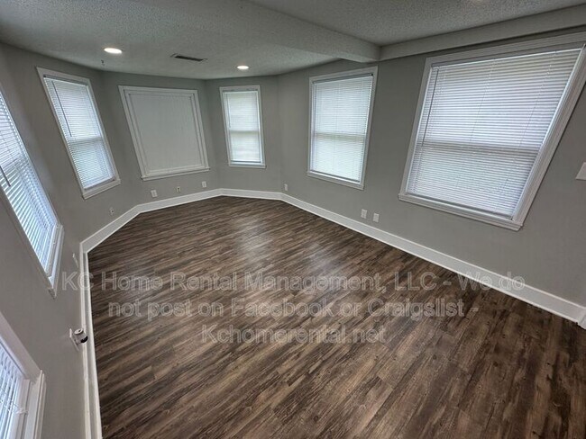 Photo - 127 W 85th St