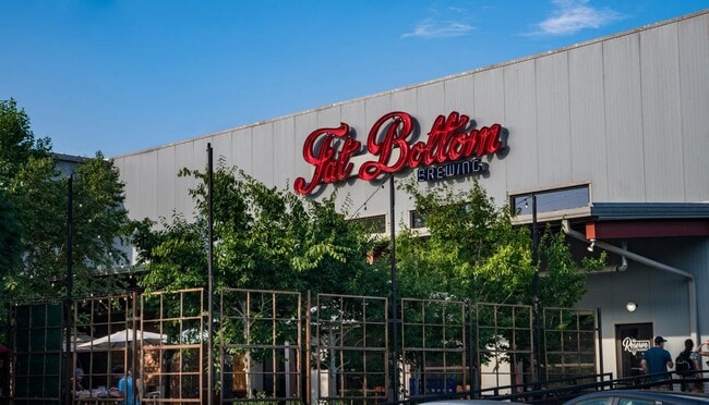 From local breweries like Fat Bottom to eclectic eateries, Modera Nations places you in the heart of Nashville’s vibrant Nations neighborhood.