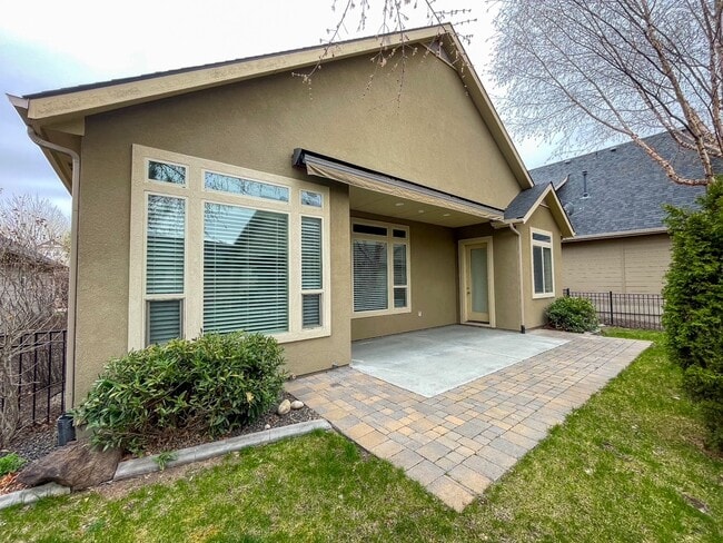 Photo - 307 E Grove Creek Ln