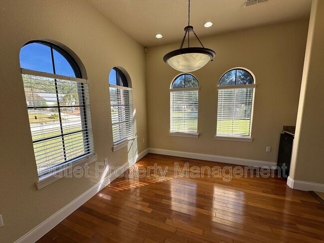 Photo - 2005 Baylarian Blvd