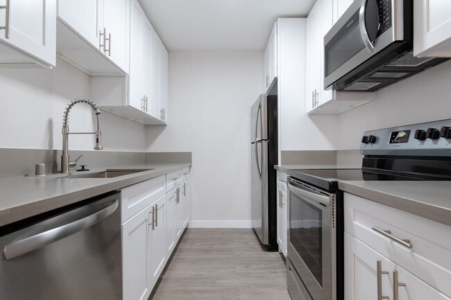 Photo - 980 Menlo Avenue