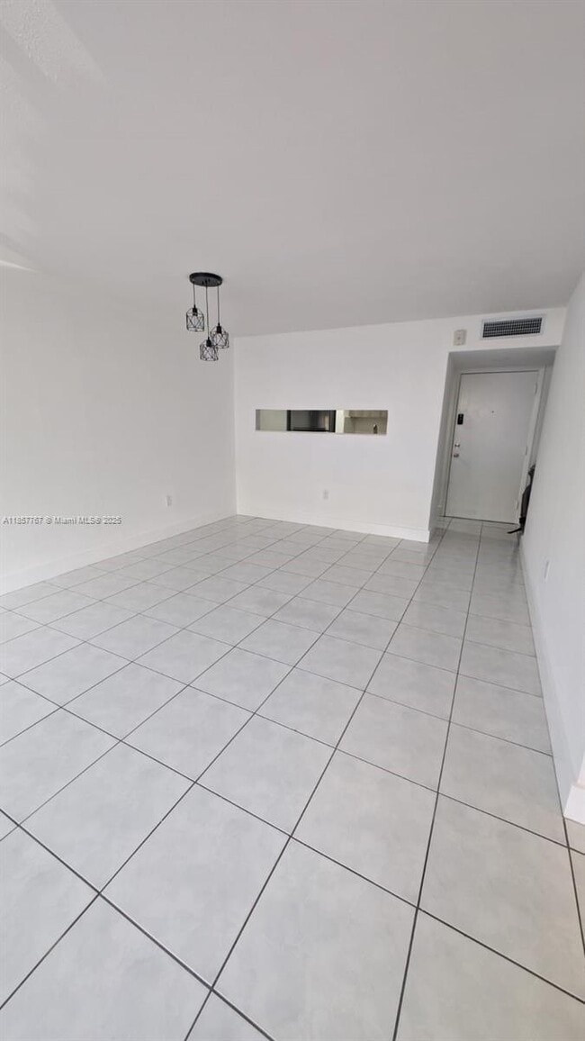 Building Photo - 10400 SW 108th Ave Unit A102 Rental