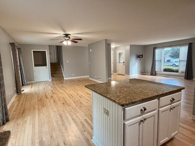 700 Woodbine Ln
