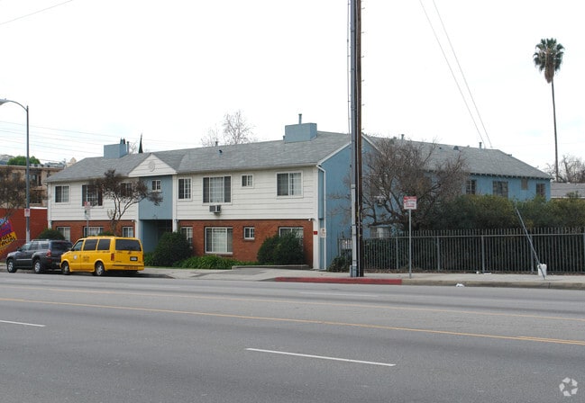 4421 Laurel Canyon Blvd