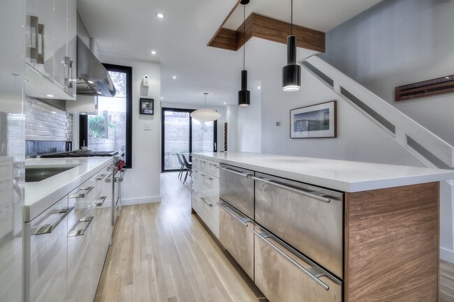 Photo - 133 Munro St