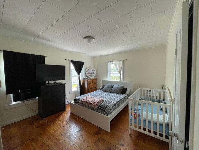 Photo - 18 Cedar St Unit 2nd Floor
