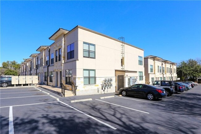 Building Photo - 711 W 32nd St Unit 112