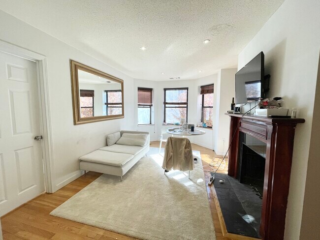 Building Photo - 71 Gainsborough St Unit 201