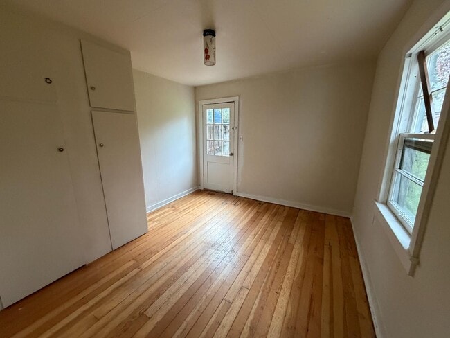 Building Photo - 440 B St