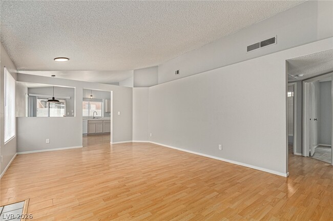 Photo - 2689 Rungsted St