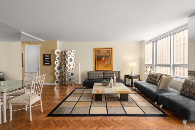 Photo - 15 W 53rd St