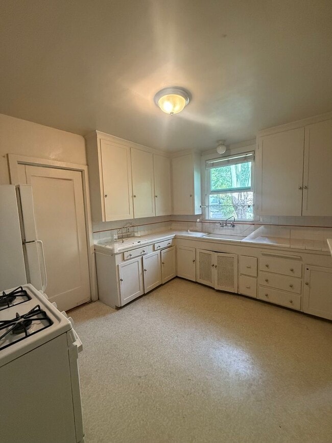 Photo - Large Home steps from UCD!-October Rent Free