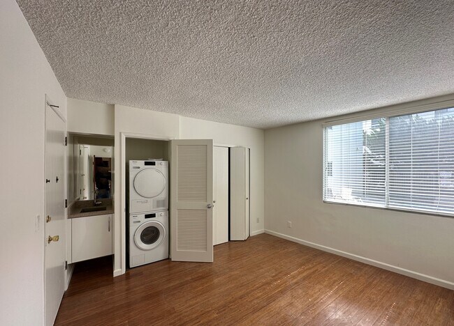 Photo - 1400 California Ave