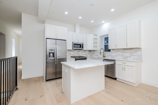 Building Photo - 1830 S Peoria St Unit 1