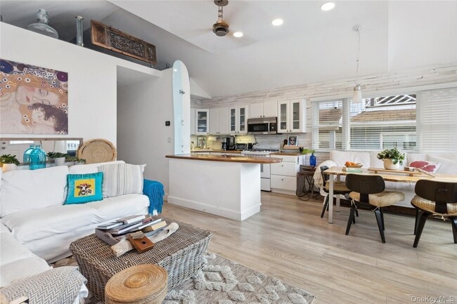 Photo - 26 Illinois Ave