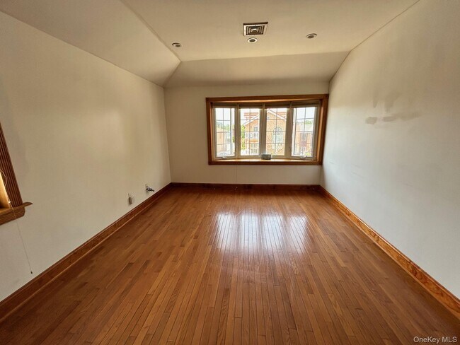 Photo - 53-11 193rd St Unit 2nd Fl