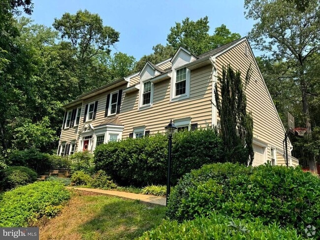 Building Photo - 655 Lancaster St Rental