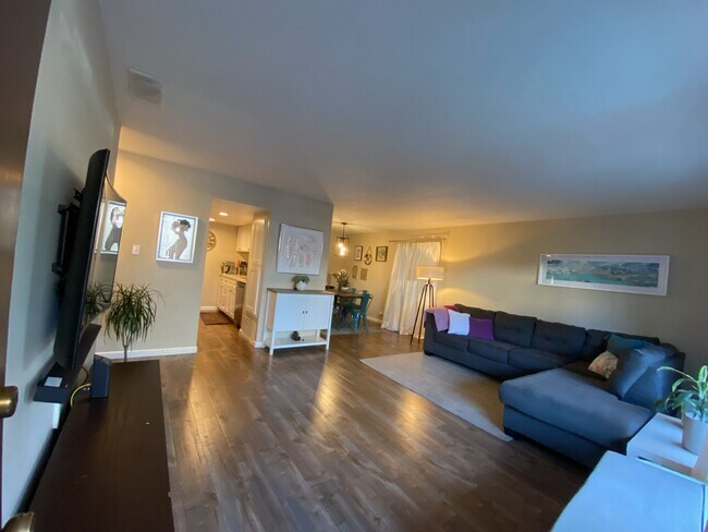 Photo - 5484 Roundtree Dr Unit 5484 Roundtree Dr D
