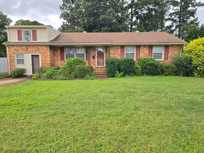 Building Photo - Charming 4-Bedroom Brick Ranch in Virginia... Rental